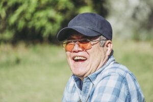 帽子やサングラスで目を守りましょう